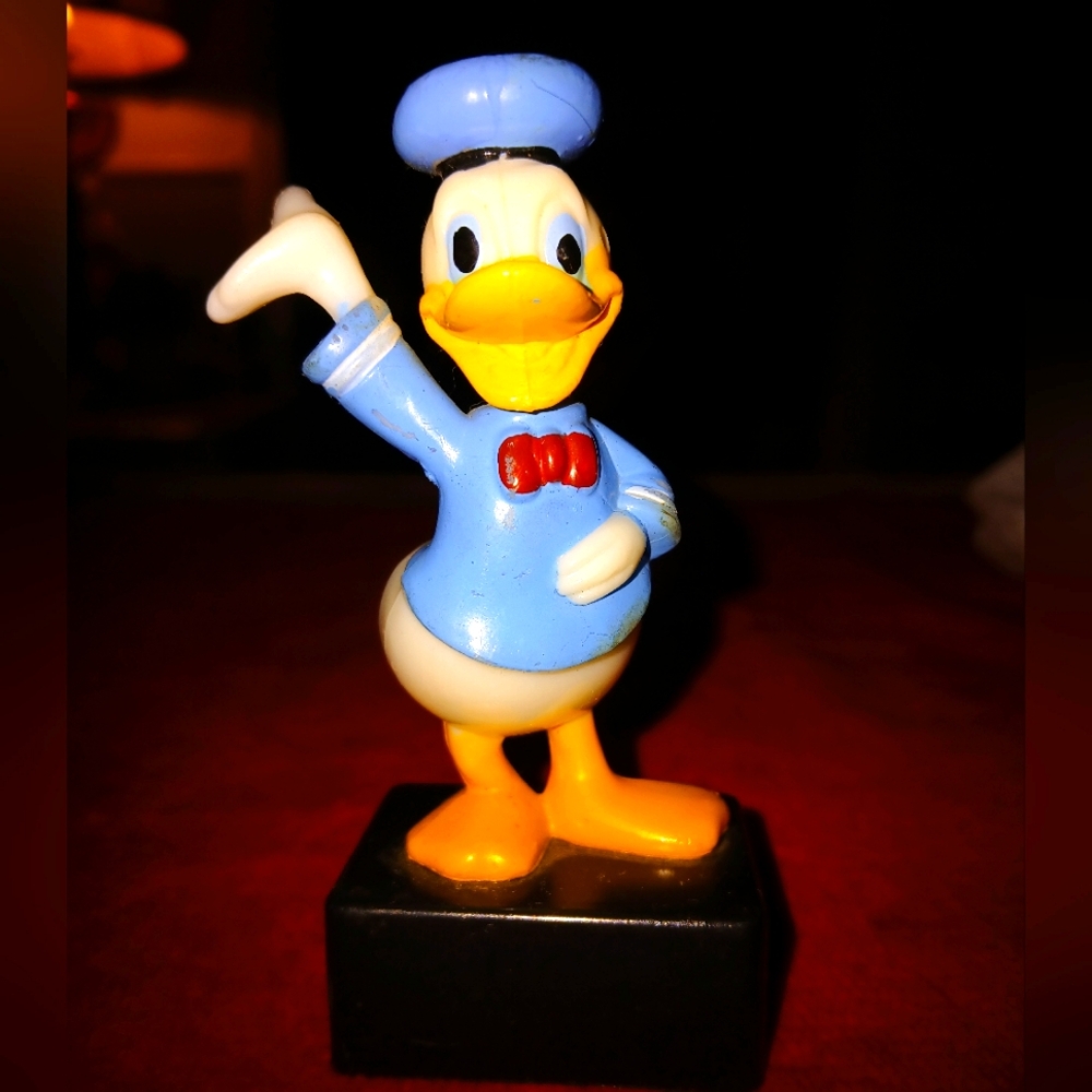 Vintage Walt Disney Productions Donald Duck Pencil sharpener.